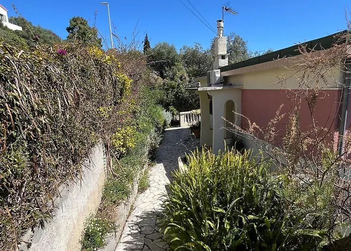 Seaside Jungle Retreat Villa Nizza